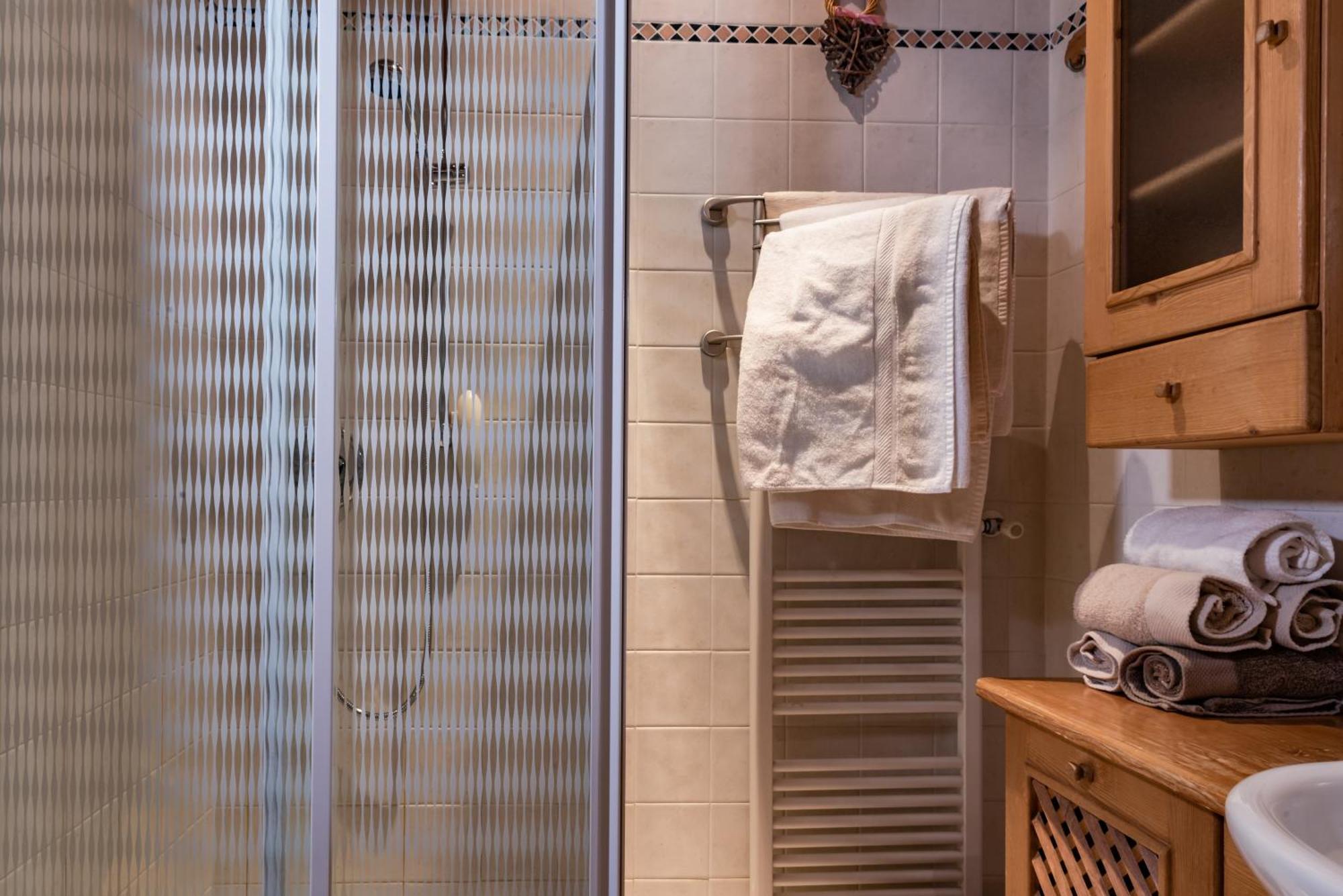 Sciliarguesthouse-Due Piani Parcheggio Privato กัสเตลรอตโต ภายนอก รูปภาพ